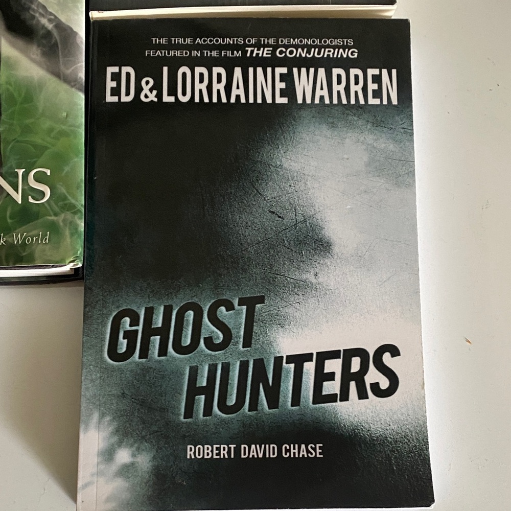 Paranormal Book Collection - Picture 6 of 7